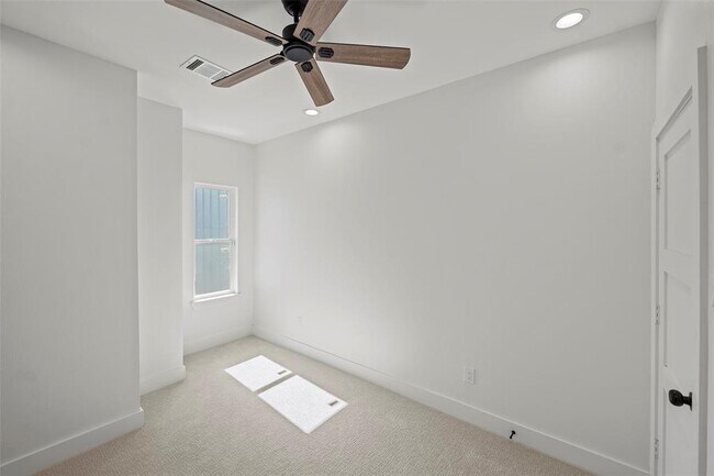 Building Photo - 8419 Venus St