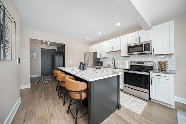 Building Photo - Fully Furnished 1 Bedroom in the heart of Short North!