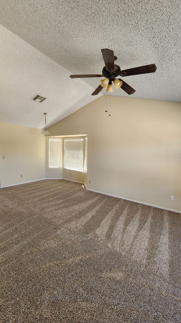 Building Photo - 4 bedroom, 2 bath Chandler Home
