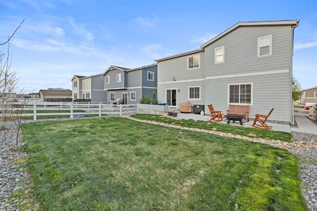 Building Photo - Beautiful 4-Bedroom Home on Blue Lunar Lan...