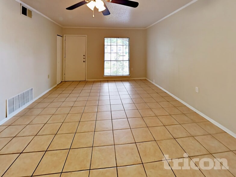 Building Photo - 5815 Brambletree St