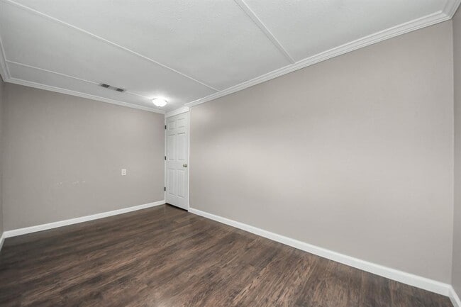 Building Photo - 5747 Turtle Creek Rd