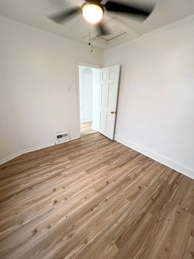 Building Photo - COMING SOON! 2 BEDROOM HOUSE