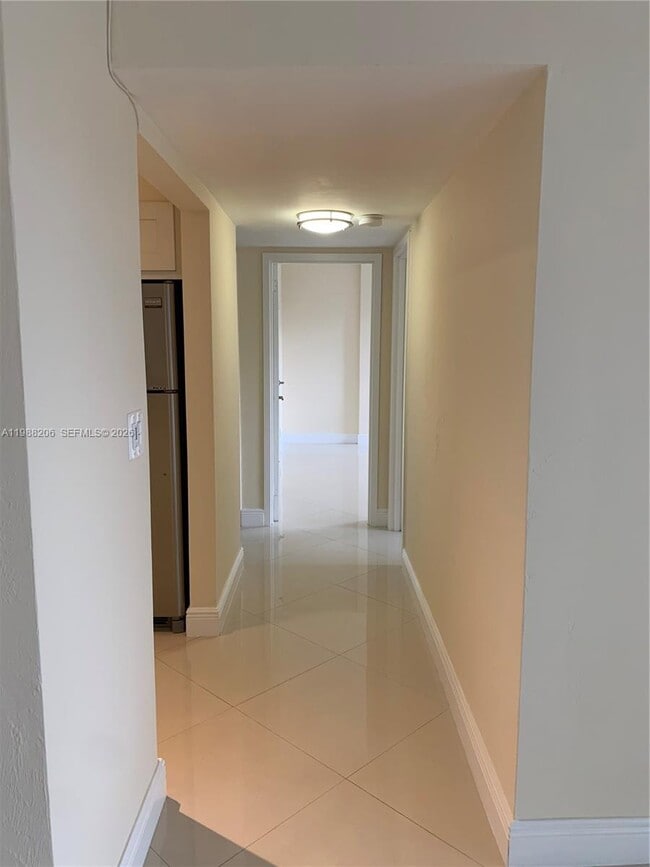 Building Photo - 2715 Tigertail Ave