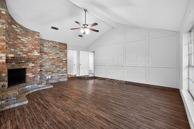 Building Photo - 15707 Lone Tree Dr