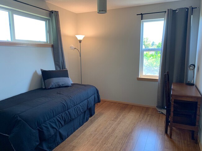 2nd bedroom with lots of light and privacy. - 6122 SE 45th Ave.