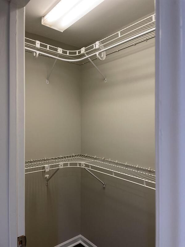 Building Photo - 923 W Lee Rd