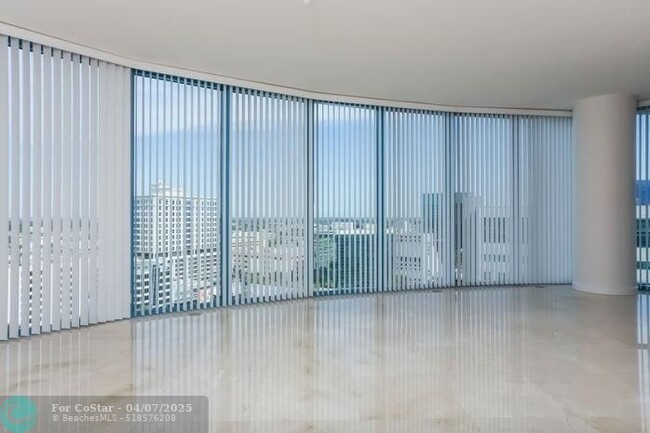 Building Photo - 333 Las Olas Way