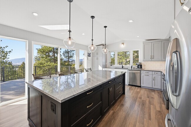 Building Photo - 30855 Walter Dr