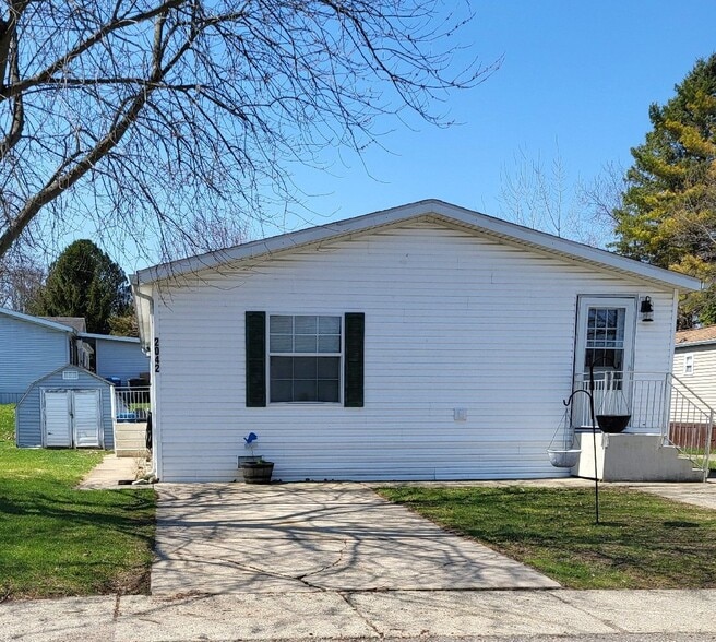 Building Photo - 1435 N Milford Rd