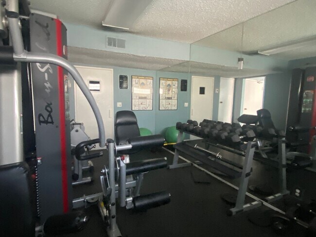 Building Photo - PRIME HOLLYWOOD CONDO!!! 2 Bed/2 Bath LUXURY LIVING!