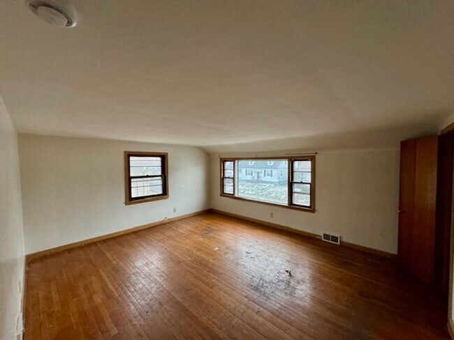 Building Photo - 22 Adams Ave