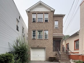Building Photo - 35 Tillinghast St