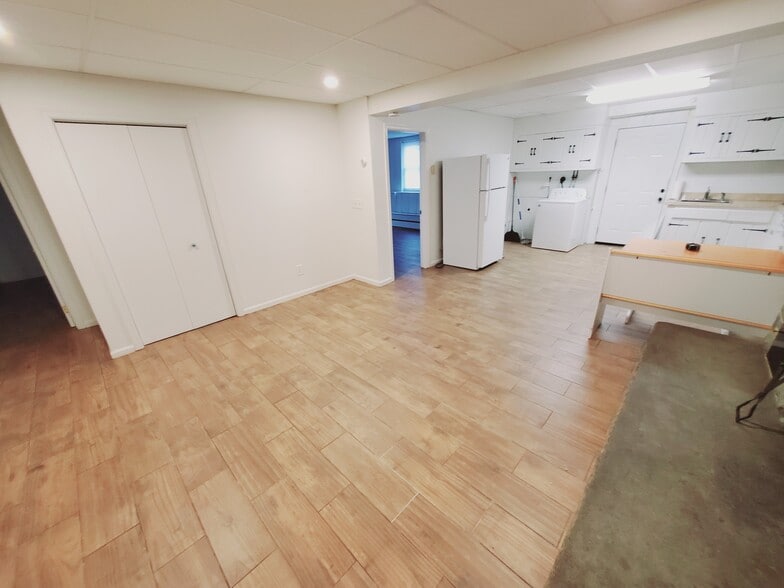 Building Photo - 47 Whitmore Ln