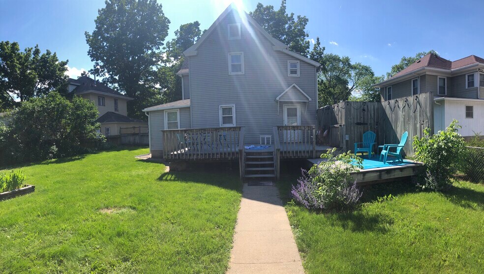Large Deck - 514 Walnut St