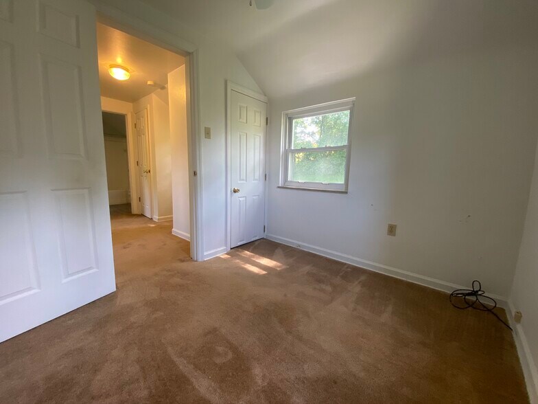 Back Bedroom - 4443 Clairton Blvd