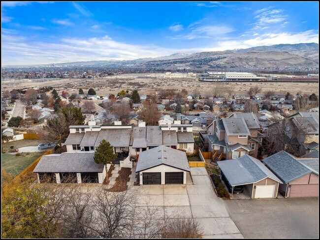 Building Photo - EAST2746