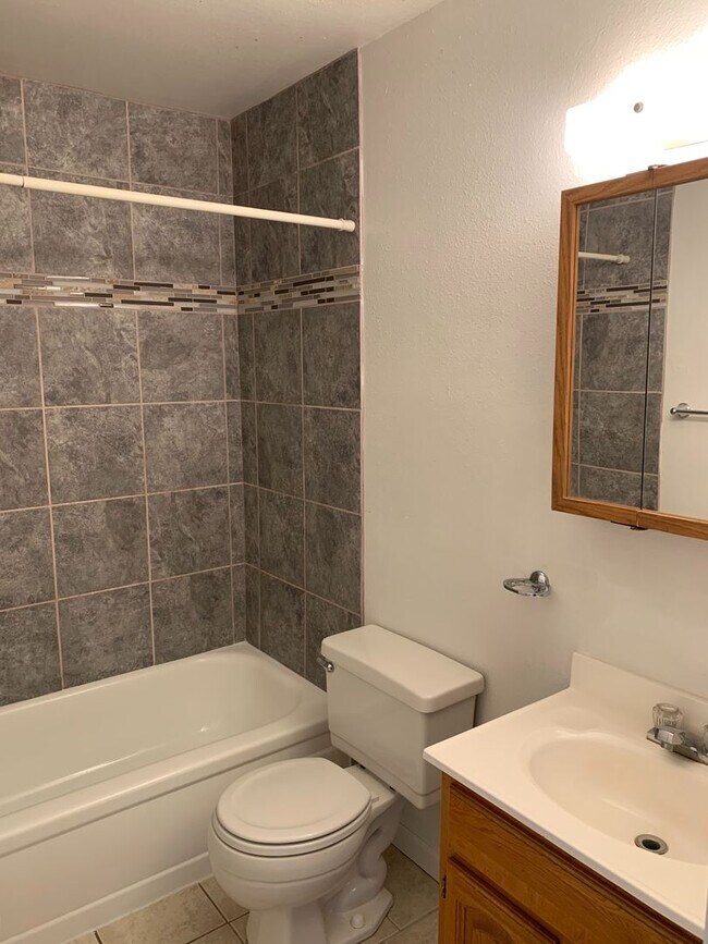 Building Photo - KingArthur4961 (KC-AM)