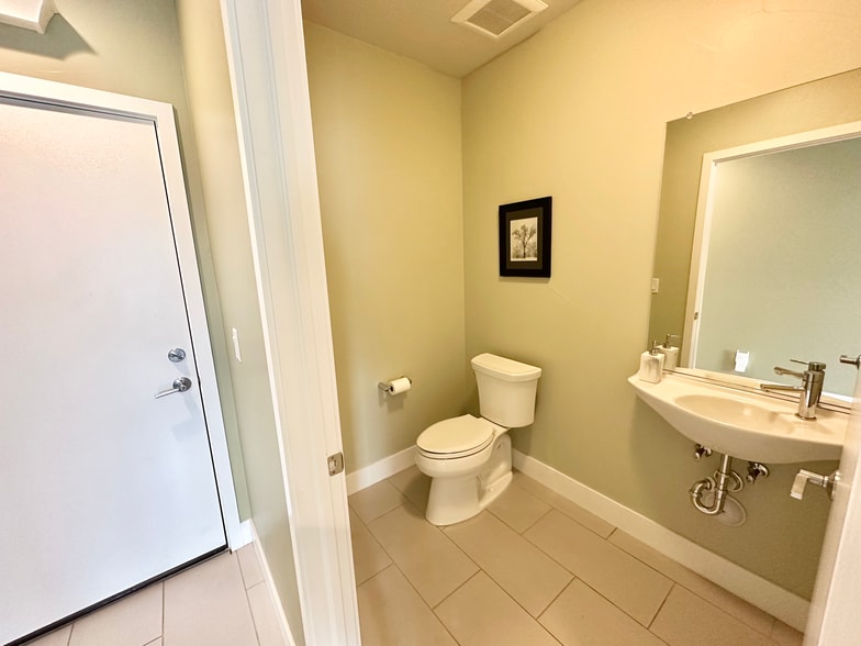 First floor 1/2 bathroom - 1810 Irving St
