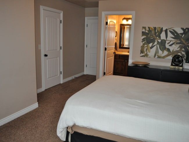 Building Photo - Spacious Pleasant Grove Townhome