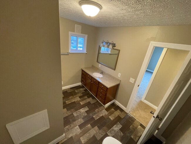 Building Photo - 256 Shepper Ave