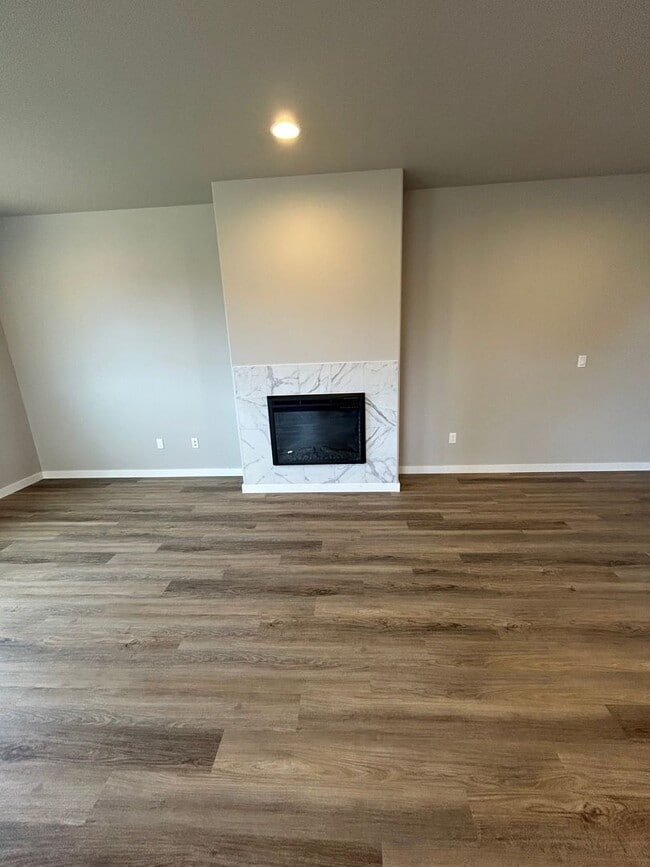 Building Photo - Beautifully Furnished Brand New 5 Bedroom ...