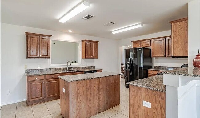 Building Photo - 1375 Selby Phillips Dr