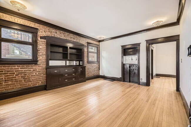 Building Photo - Beautiful 3-bedroom/2 bath unit in an Updated Victorian home in City Park! All utilities included...