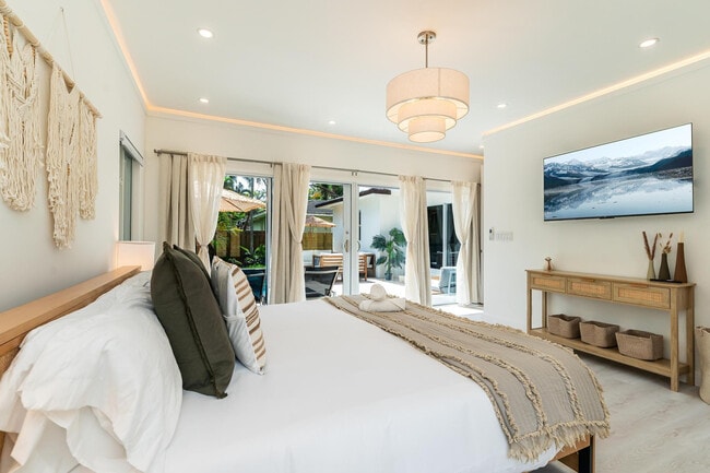 Building Photo - 616 NE 16th Terrace