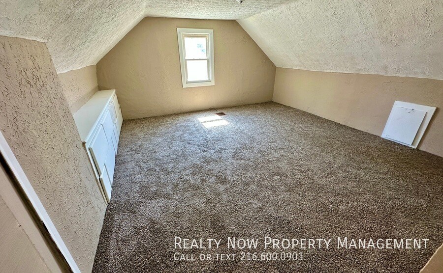 Building Photo - 5329 Vine St