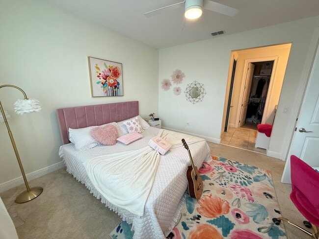 Building Photo - 7 bedroom/6 bath Dr. Phillips Home