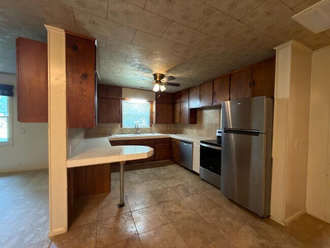 Building Photo - 6919 Deep Springs Rd