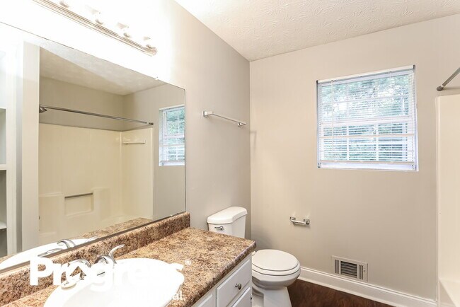 Building Photo - 2585 W Rd