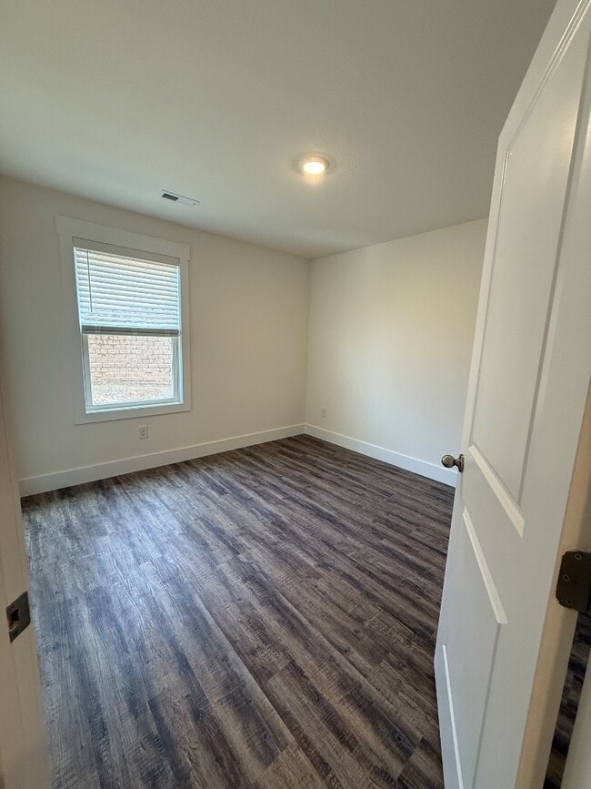 Building Photo - 1129 Wenna Wy