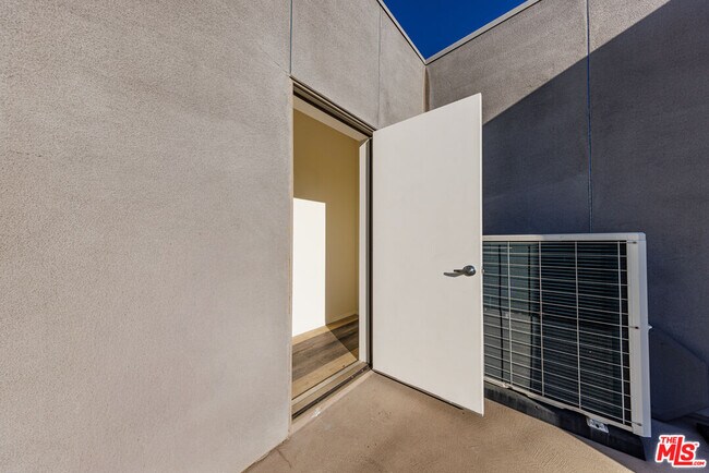 Building Photo - 1187 Crenshaw Blvd