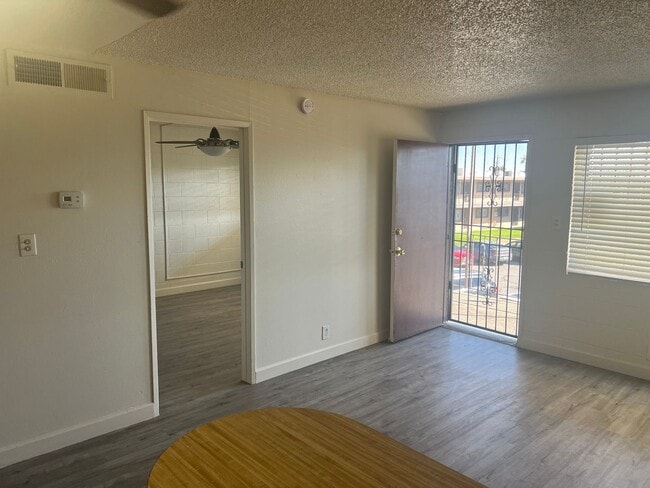 Building Photo - 1 Bedroom 1 Bath In Central Las Vegas