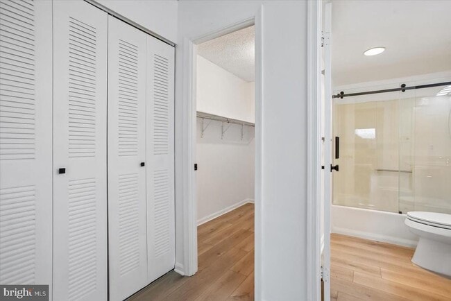 Building Photo - 3800 Powell Ln