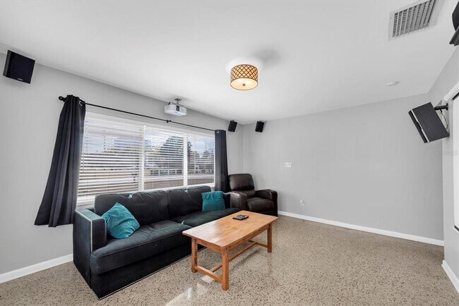 Building Photo - 3623 W Gray St