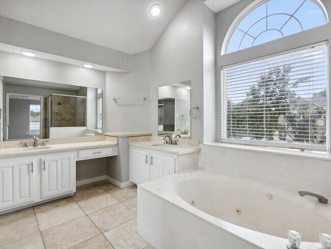 Building Photo - 205 Bayou Ct