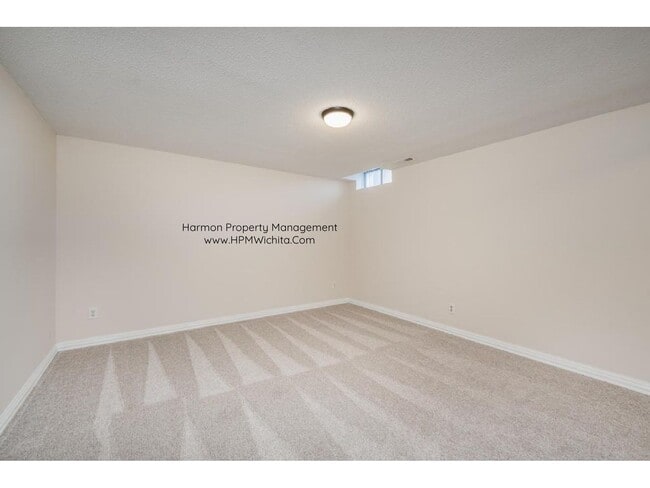 Building Photo - 1502 S Goebel Cir