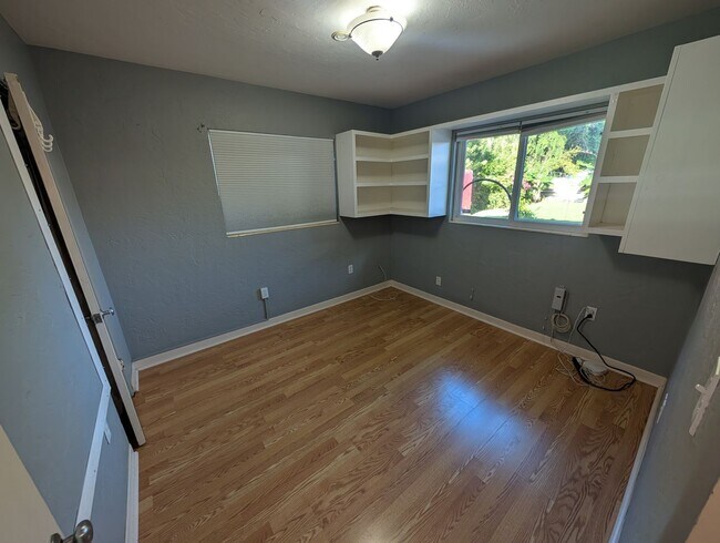 Building Photo - 140 N Briggs Ave