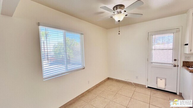 Building Photo - 38260 Charlesworth Dr