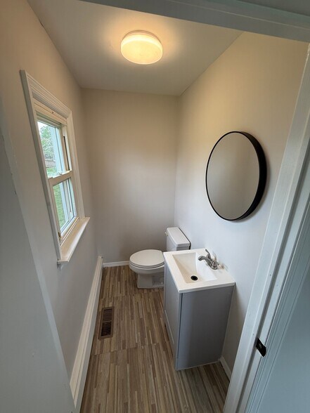 Building Photo - 17 Maloney Rd