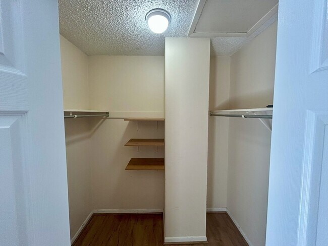 Building Photo - 300 Lucy Ln