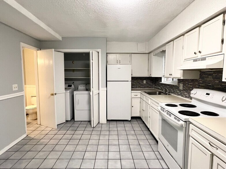 Building Photo - 909 Hamilton Ave