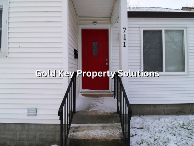 Building Photo - COMING SOON!! 2 BR 1 BA House with New Flooring and Paint (SECTION 8 APPROVED)