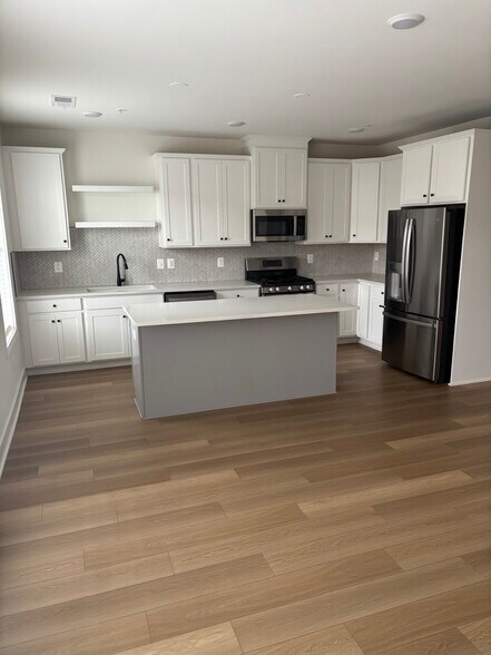 Building Photo - 43396 Farringdon Sq