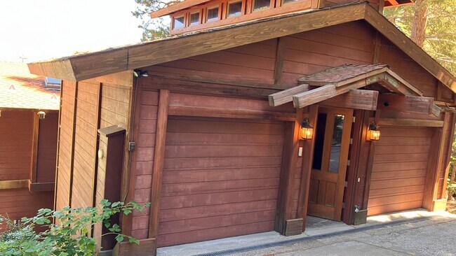 Building Photo - Furnished Lakefront home with amazing Lakeviews