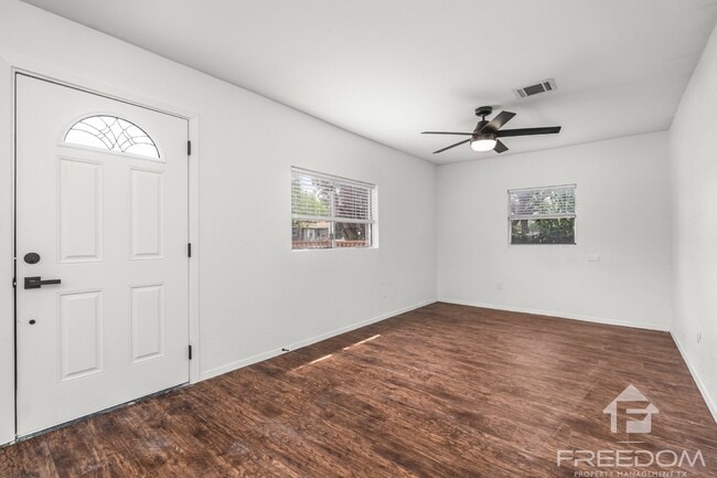 Building Photo - 1824 Katy St