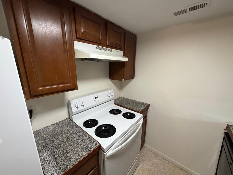 Building Photo - 4645 Merrimar Cir E